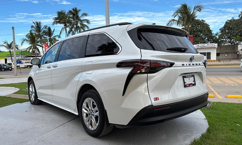 Toyota Sienna 2023...