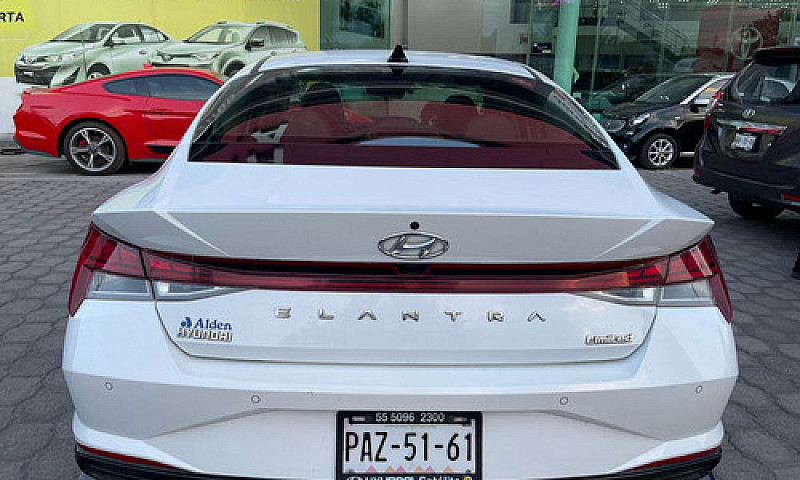 Hyundai Elantra 2022...