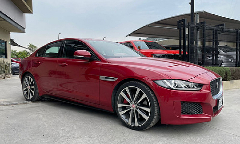 Jaguar Xe 2016...