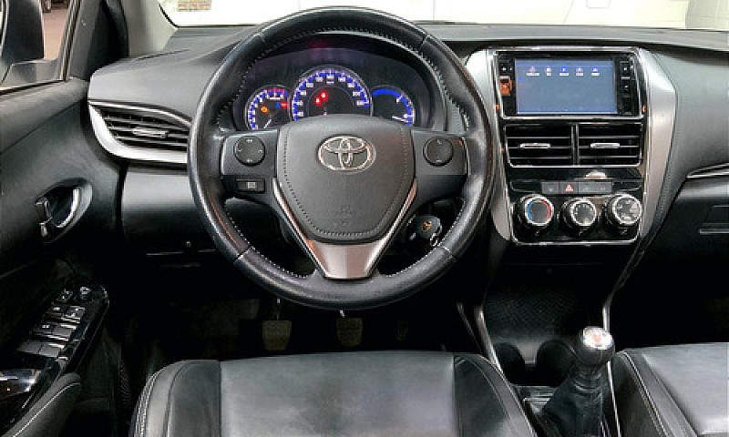 Toyota Yaris 2022...