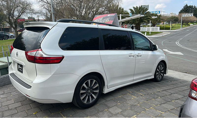 Toyota Sienna 2019...