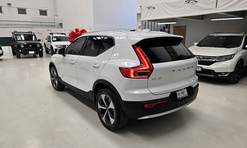 Volvo Xc40 2024...