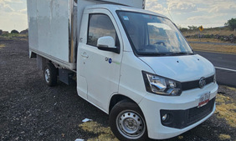 Nissan Np300 2.5 Est...