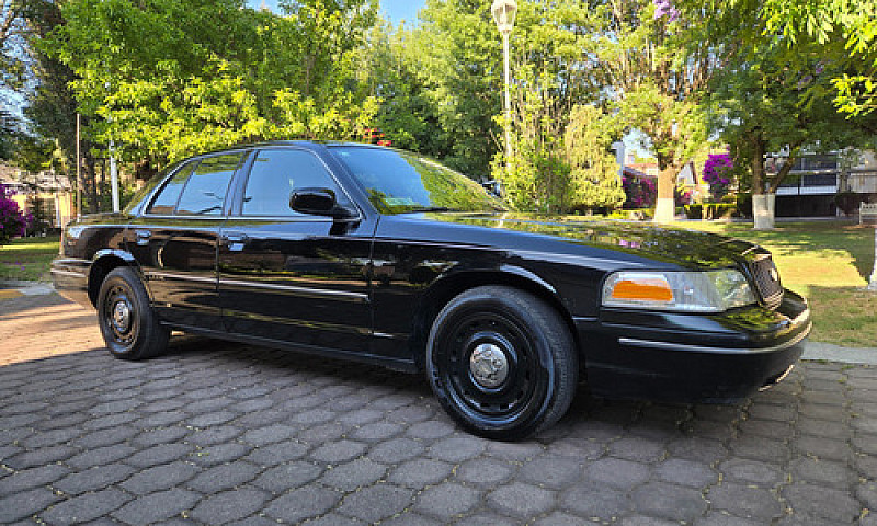 Ford Crown Victoria ...