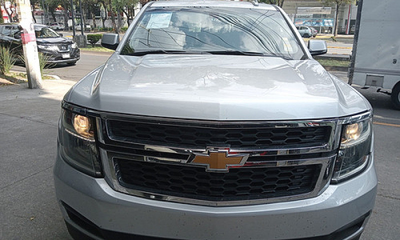 Chevrolet Suburban 2...