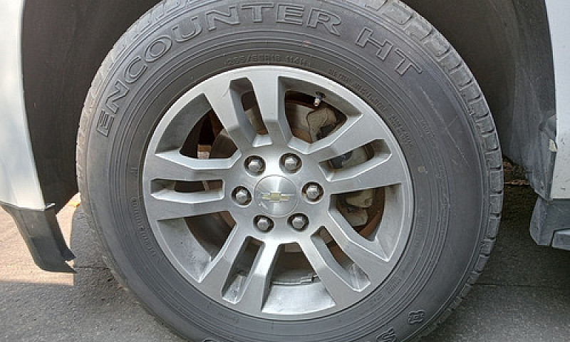Chevrolet Suburban 2...