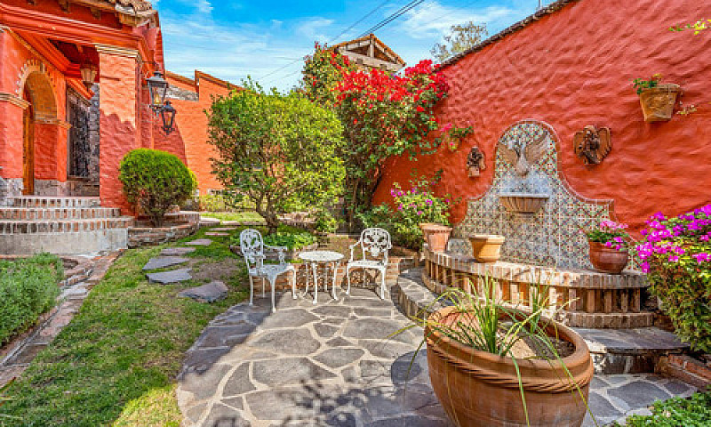 Casa Colonial En Ven...