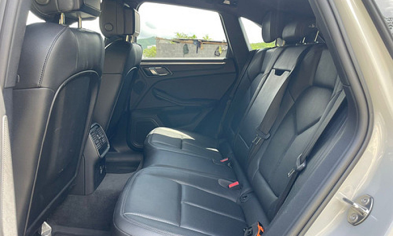 Porsche Macan Turbo ...