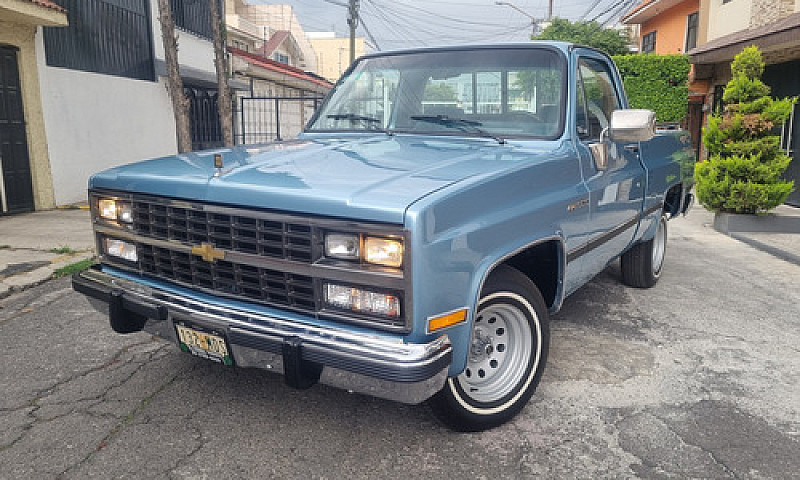 Chevrolet Cheyenne...
