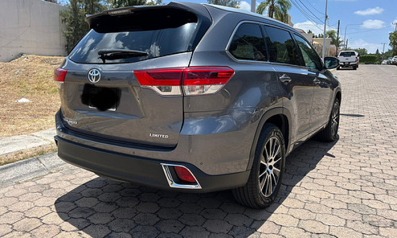 Toyota Highlander 3....