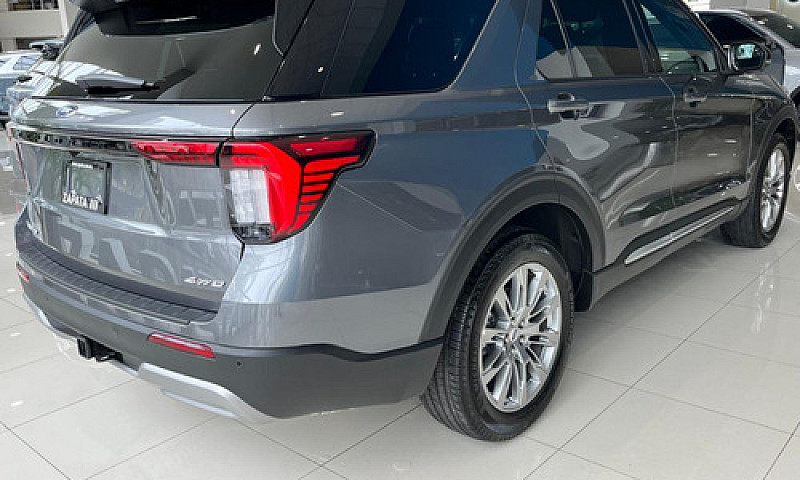 Ford Explorer Platin...