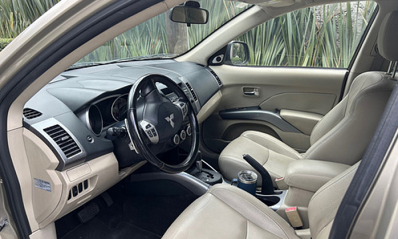 Mitsubishi Outlander...