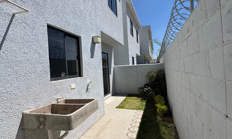 Casa Con 3 Recámaras...