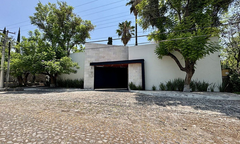 Residencia De Ensueñ...