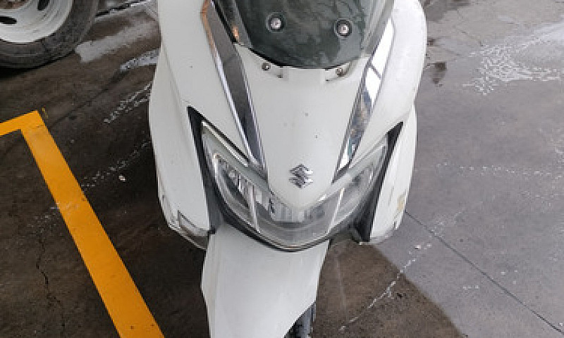 Motoneta Suzuki Burg...