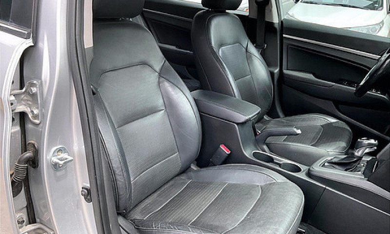 Hyundai Elantra 2018...