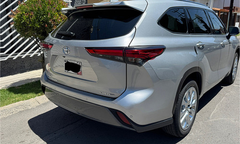 Toyota Highlander 3....