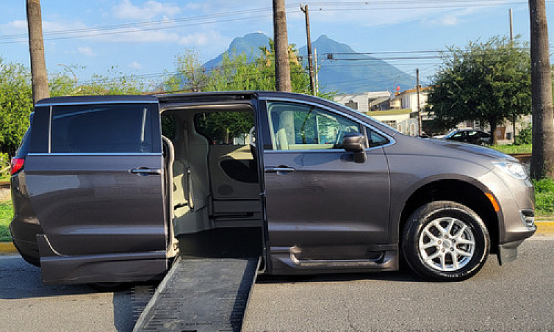 Chrysler Pacifica Br...