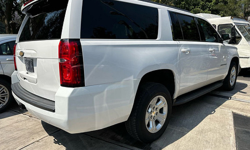 Chevrolet Suburban 5...