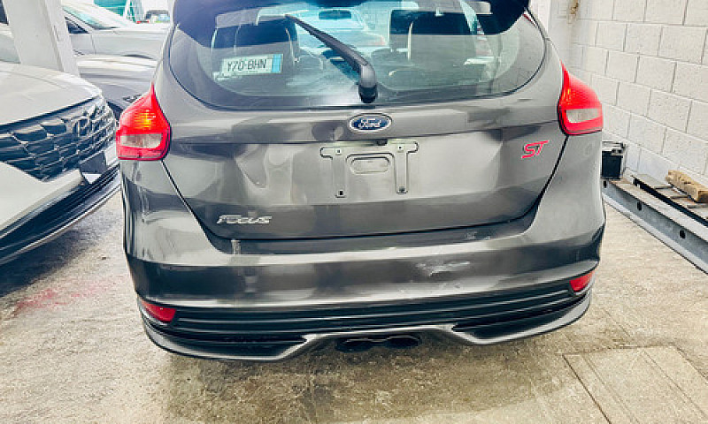 Ford Focus 2.0 St Mt...