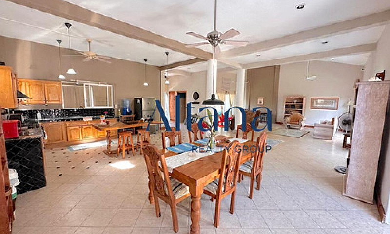 Casa En Venta En Zon...