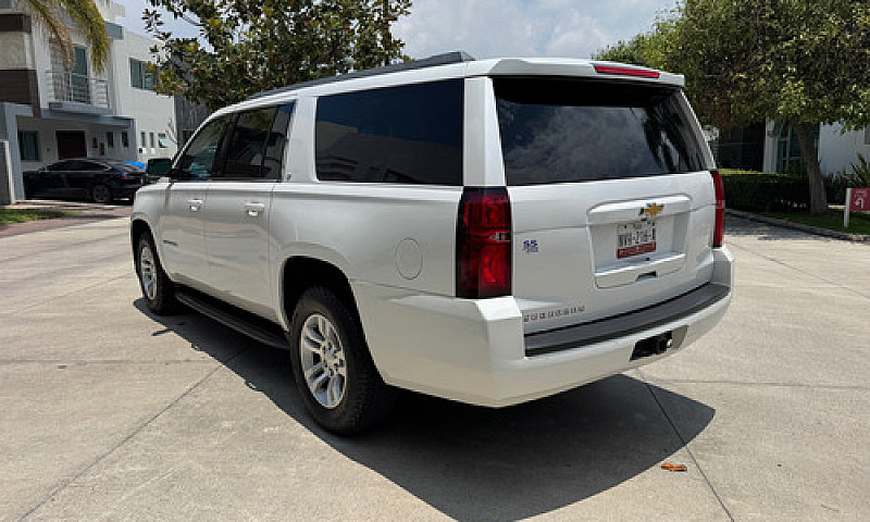 Chevrolet Suburban 5...