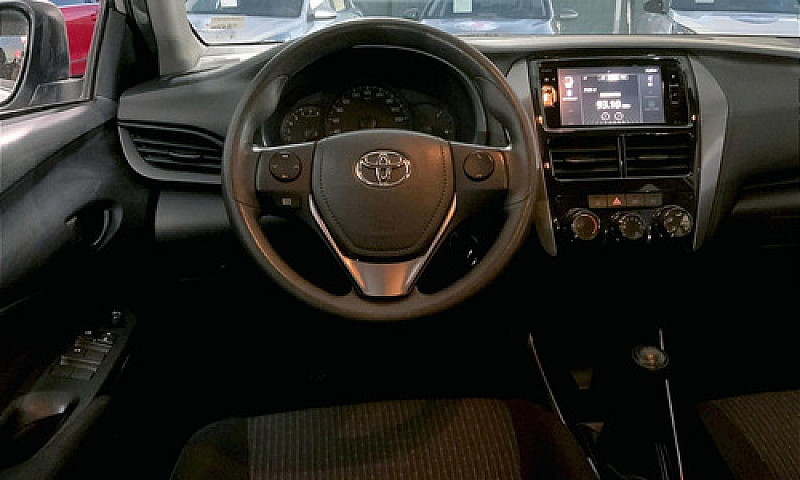 Toyota Yaris 2022...