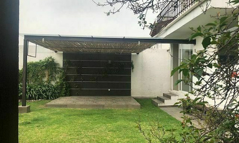 Casa Con Jardín, Ter...