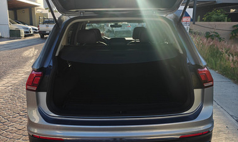 Volkswagen Tiguan 1....