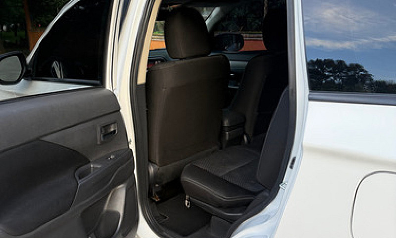 Mitsubishi Outlander...