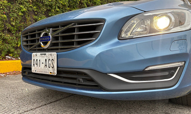 Volvo S60 2.0 T5 Mom...