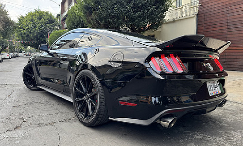 Ford Mustang 5.0L Gt...