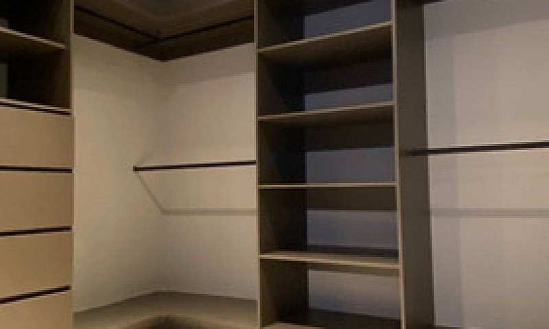 Lomas Del Campanario...