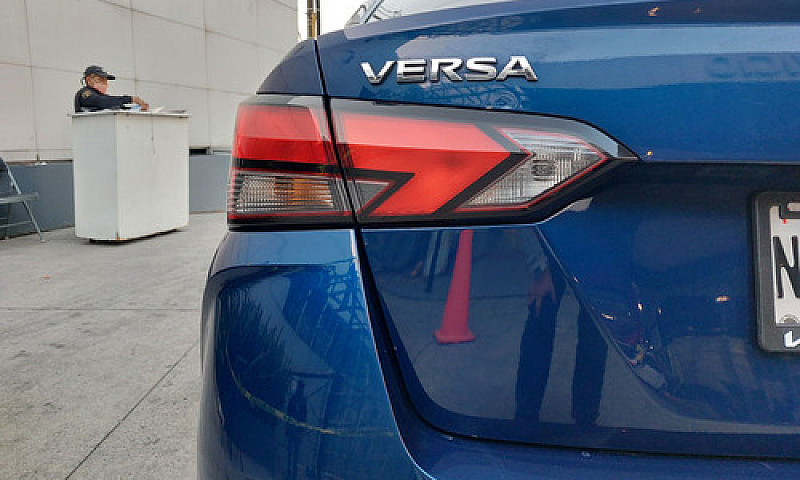 Nissan Versa 2020...