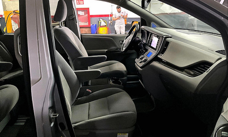 Toyota Sienna 2019...
