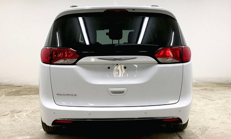 Chrysler Pacifica 20...