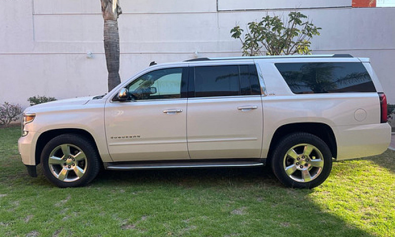 Chevrolet Suburban 5...