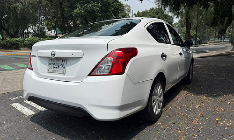 Nissan Versa 1.6 Dri...