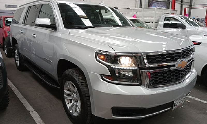 Chevrolet Suburban 2...