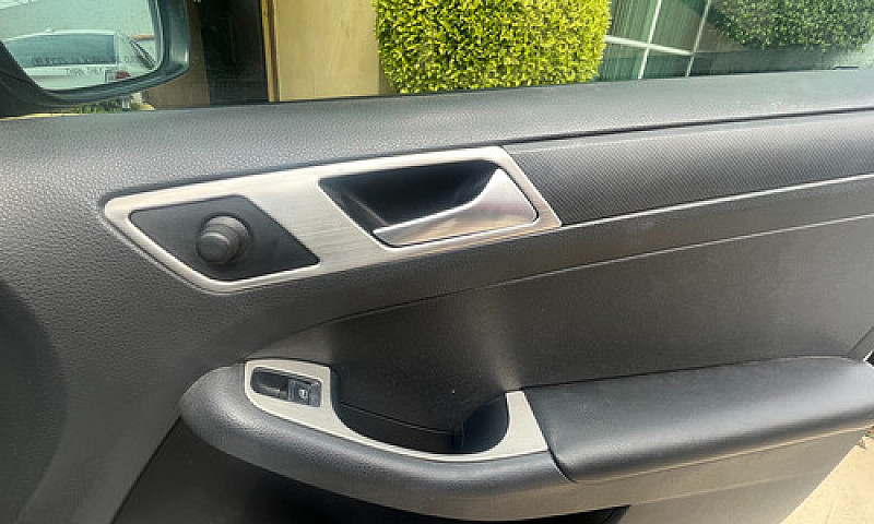 Volkswagen Jetta 2.5...