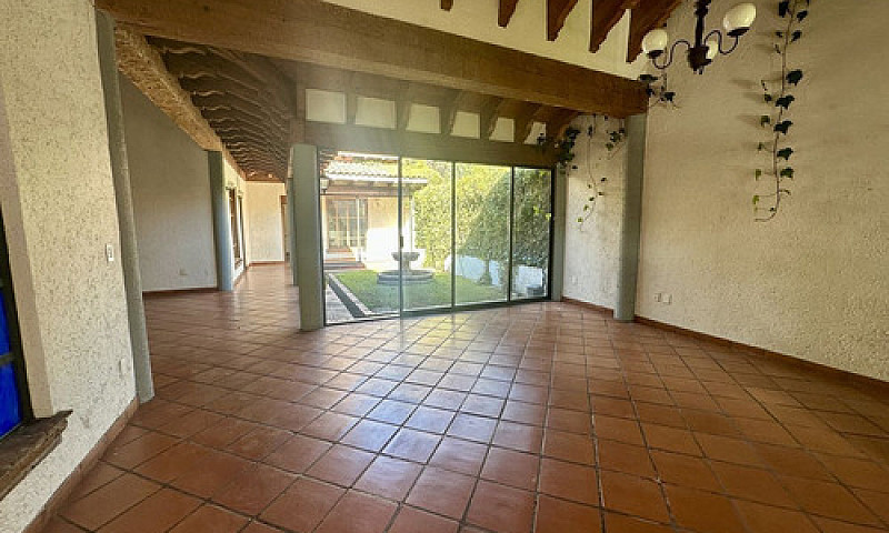 Casa Con Seguridad E...