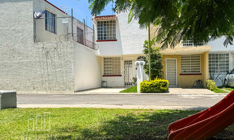 Casa Frente A Parque...