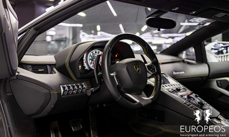 Lamborghini Aventado...