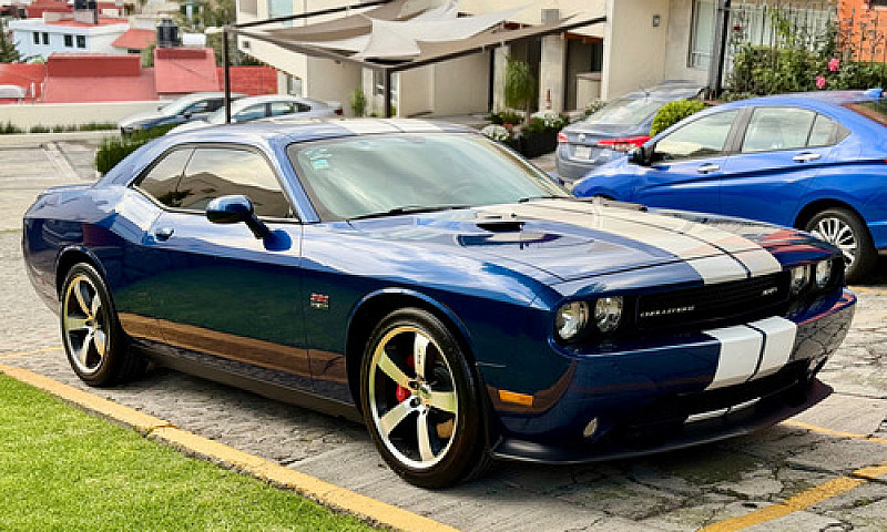 Dodge Challenger 6.1...