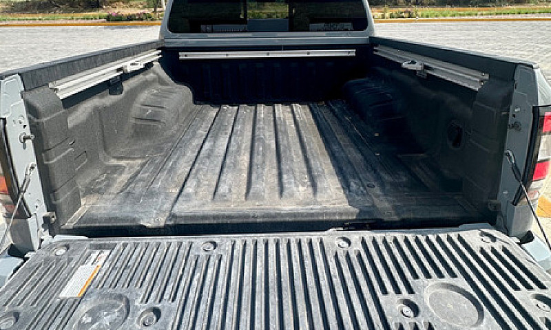 Nissan Frontier 3.8 ...