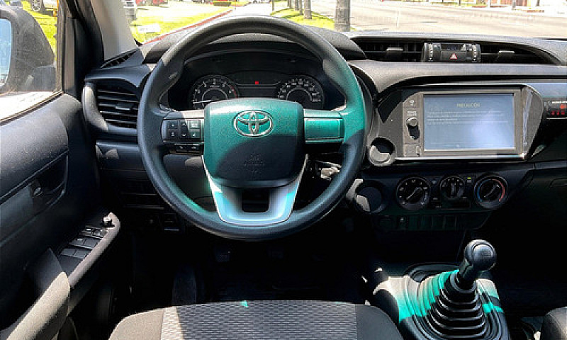 Toyota Hilux 2021...