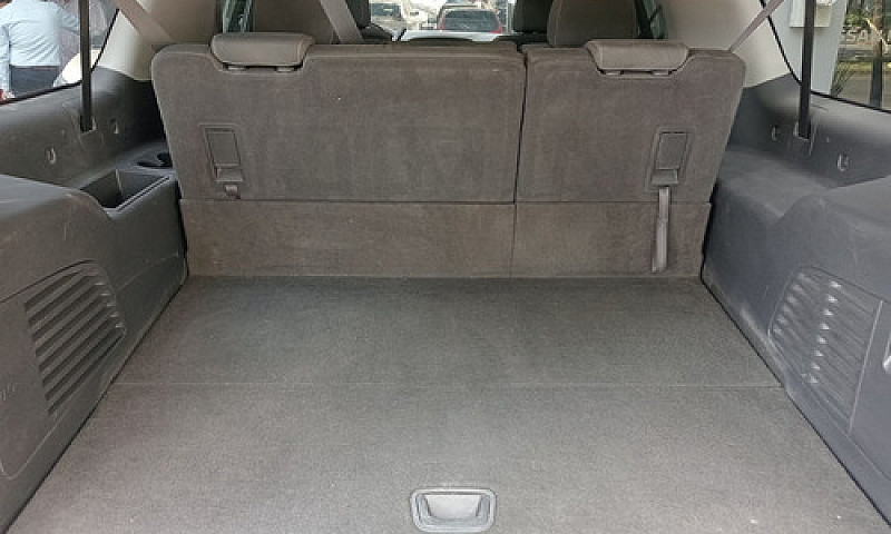 Chevrolet Suburban 2...