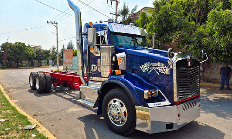 Kenworth T800 Centen...