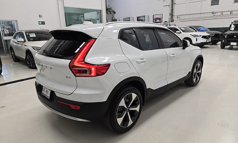 Volvo Xc40 2024...