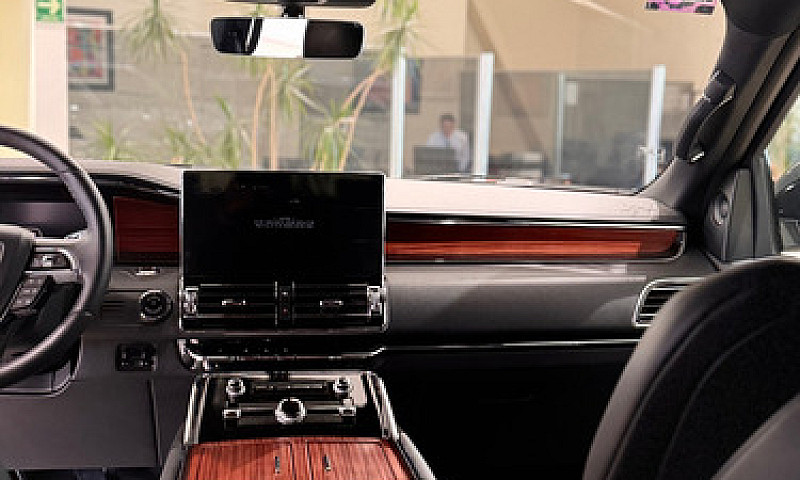 Lincoln Navigator Re...